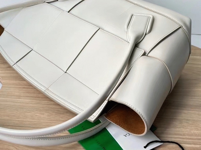 Top Quality Replica B0tt*ga Ven*ta Arco Small Bag In White Intrecciato Calfskin