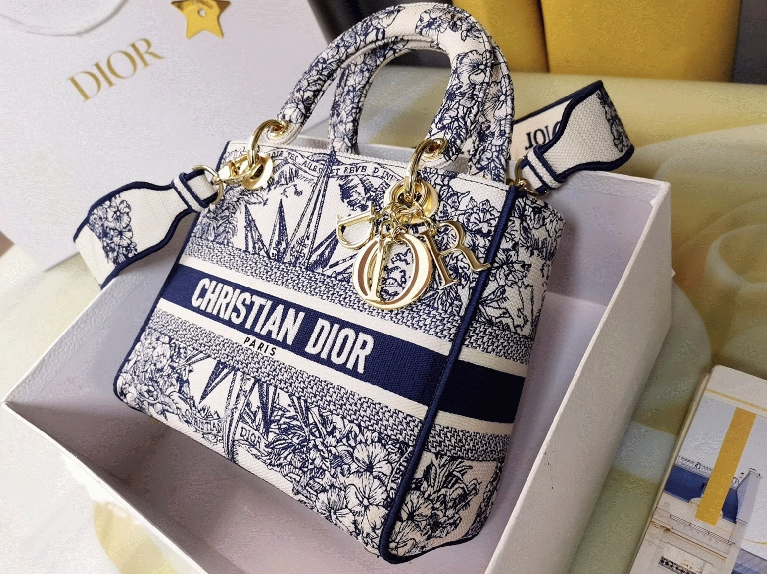 D10r Lady D-Lite Medium Bag Knockoff in Blue Multicolor Rêve d Infini Embroidery