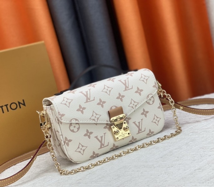 L0vis Vvtt0n Monogram Dune Canvas Metis East West Pochette