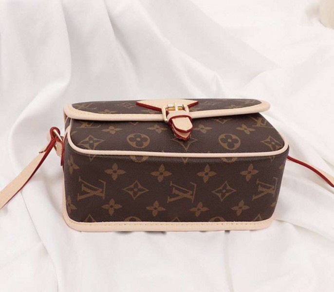 L0vis Vvtt0n Monogram Canvas Sologne BB Bag