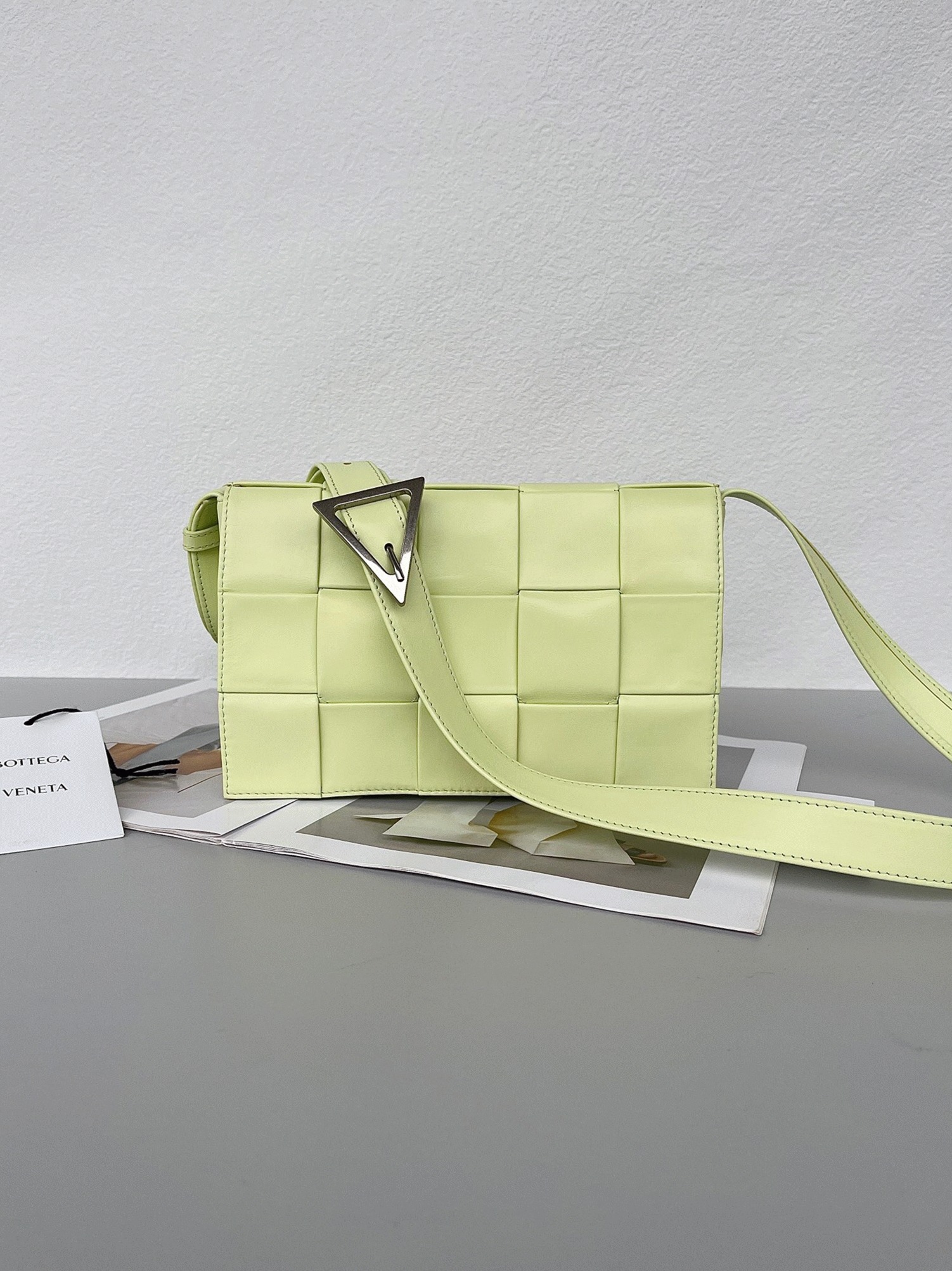 Top Quality Fake B0tt*ga Ven*ta Cassette Bag In Lemon Washed