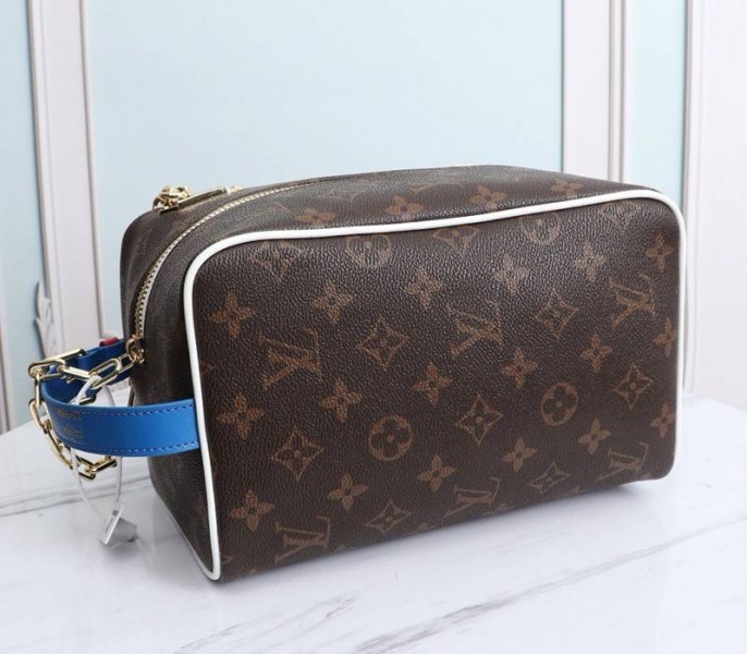 L0vis Vvtt0n X NBA Cloakroom Dopp Kit Bag
