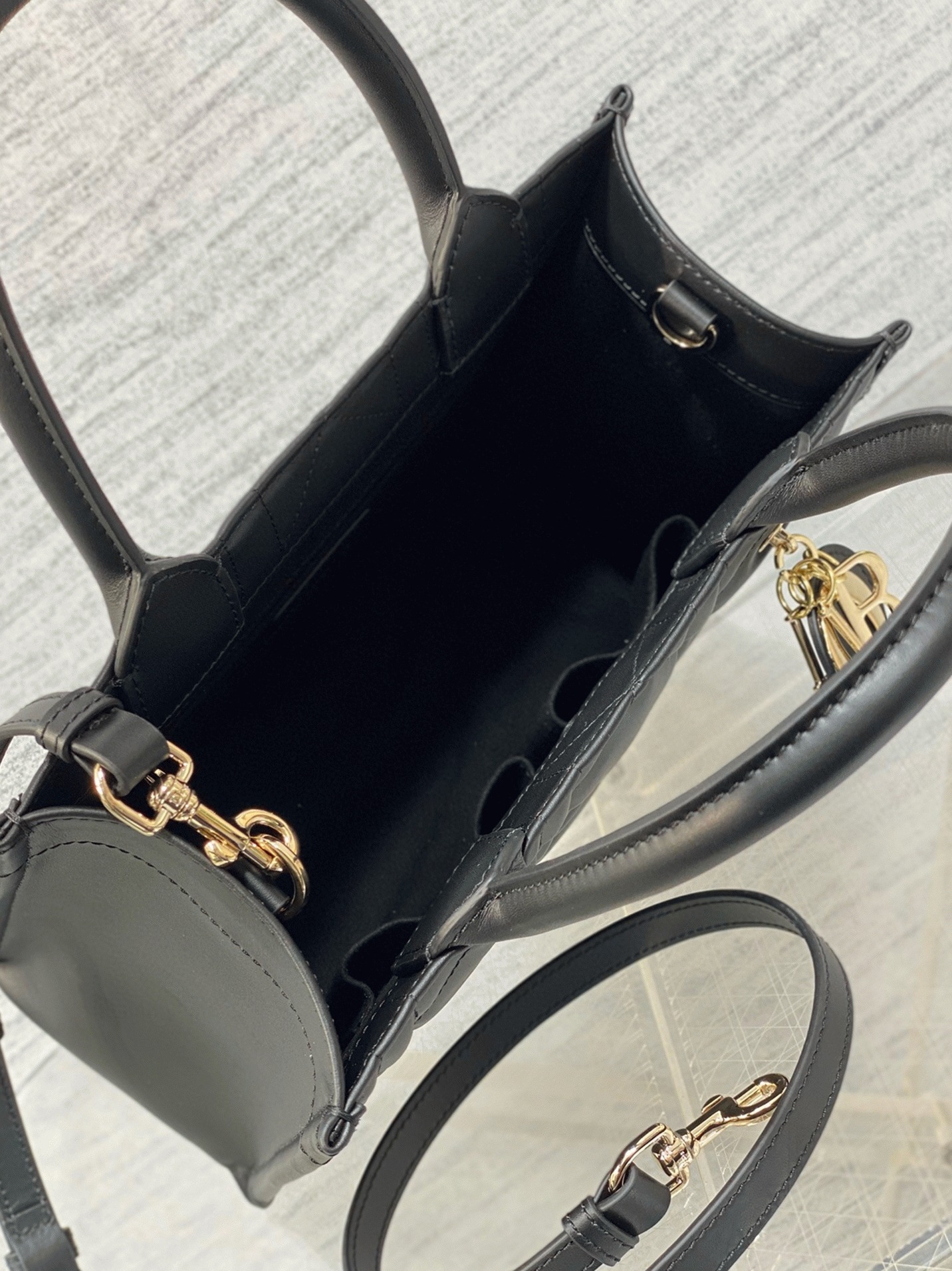 D10r Small Book Tote Bag Fake with Strap in Black