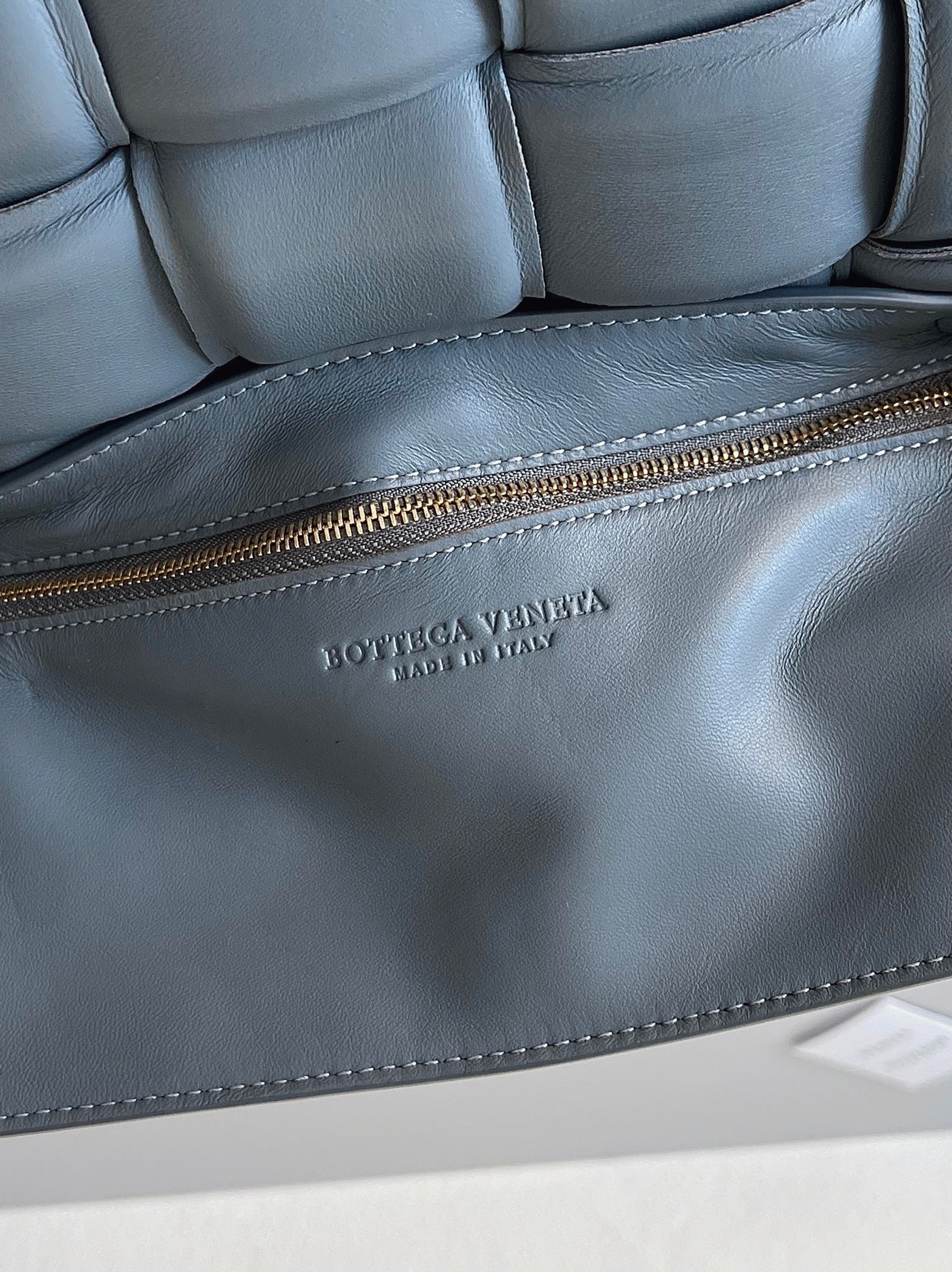 Top Quality Imitation B0tt*ga Ven*ta Padded Cassette Bag In Thunder