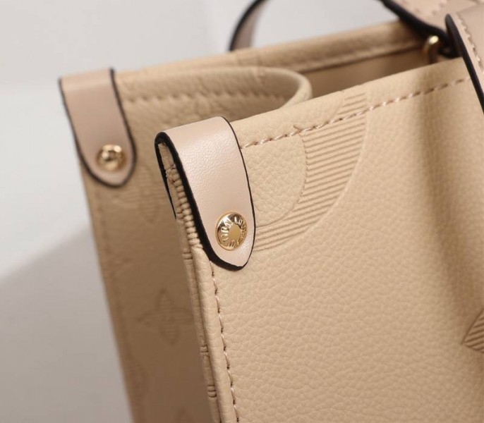 L0vis Vvtt0n Monogram Empreinte Giant Onthego MM Bag In Beige
