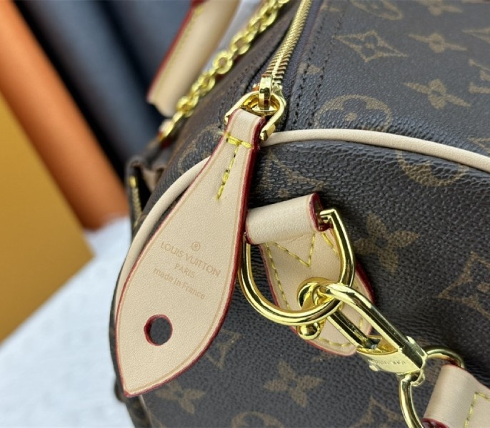 L0vis Vvtt0n Monogram Canvas Speedy P9 Bandouliere 40 Bag