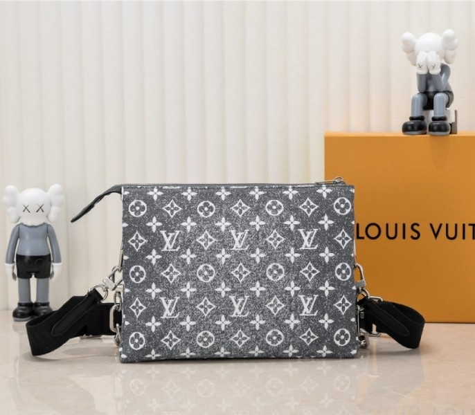 L0vis Vvtt0n Jacquard Denim Coussin PM Bag In Black