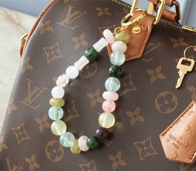 L0vis Vvtt0n Monogram Canvas Soft Speedy 30 Boho Handbag In Tan