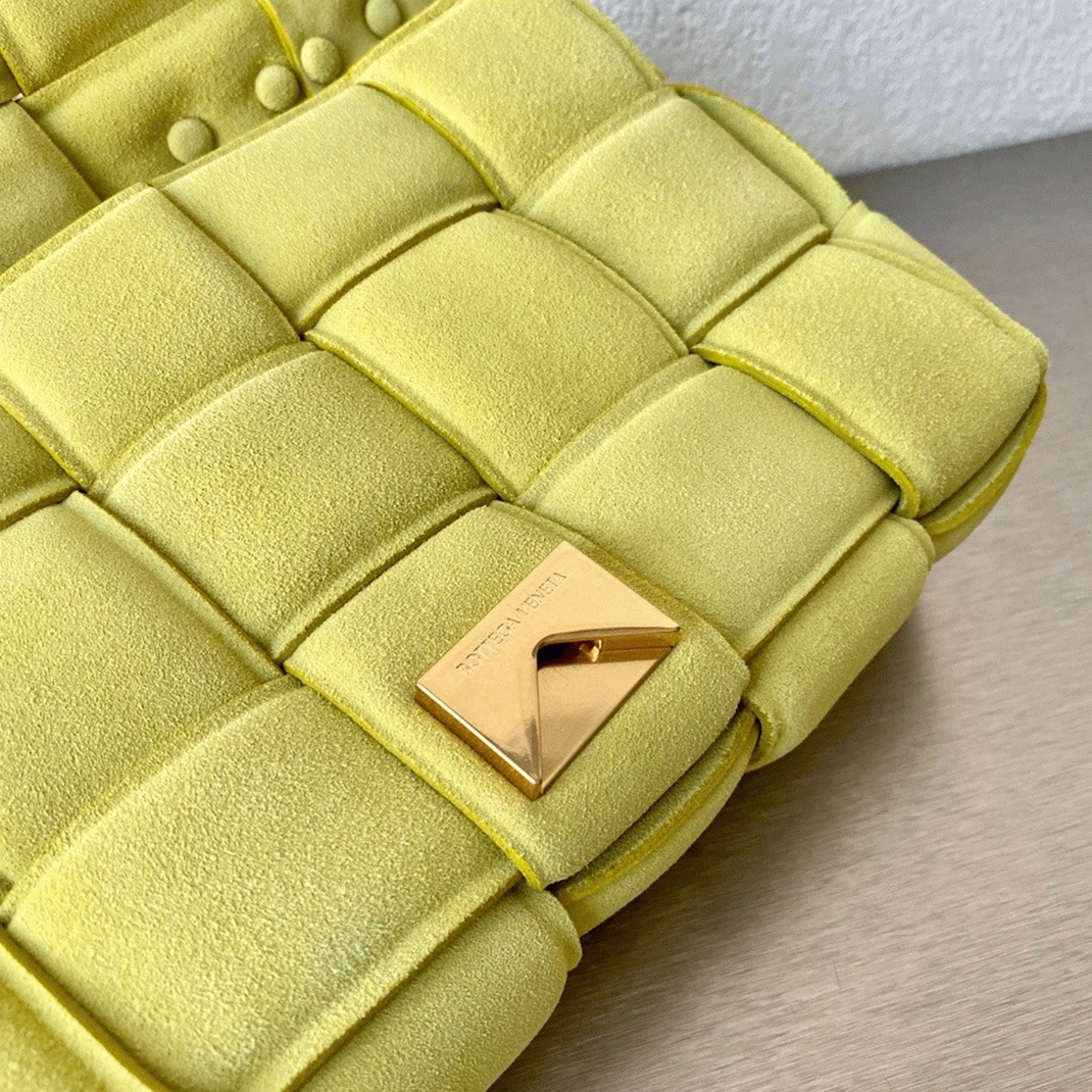 Top Quality Fake B0tt*ga Ven*ta Chain Cassette Bag In Kiwi
