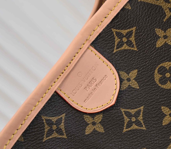 L0vis Vvtt0n Monogram Canvas Delightful GM Tote In Beige