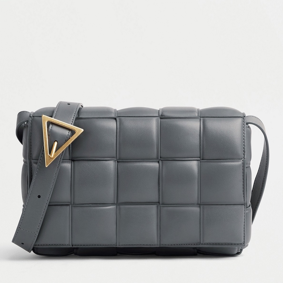Top Quality Imitation B0tt*ga Ven*ta Padded Cassette Bag In Thunder
