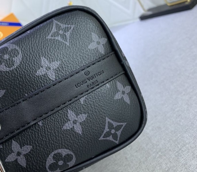 L0vis Vvtt0n Monogram Eclipse Canvas Keepall Bandouliere 25 Travel Bag