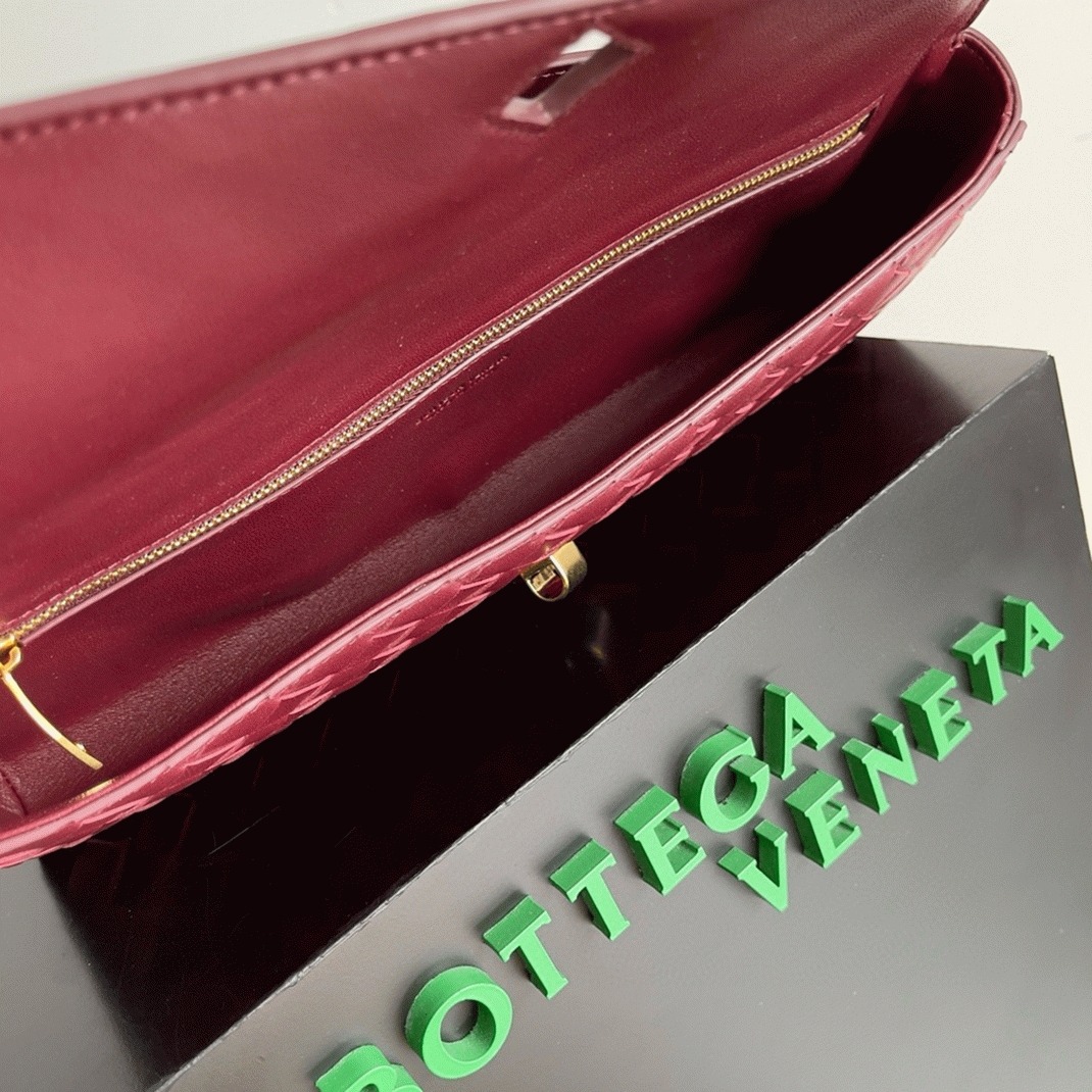 Replica B0tt*ga Ven*ta Andiamo Clutch with Handle Barolo Intrecciato Lambskin