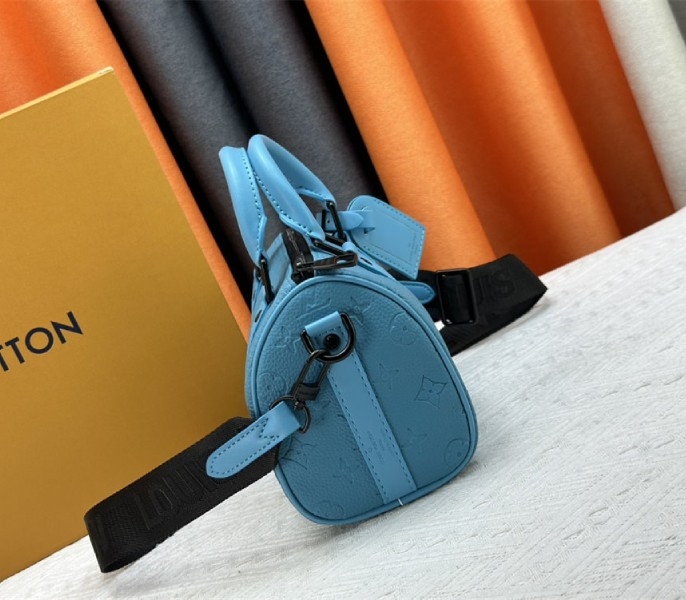 L0vis Vvtt0n Taurillon Monogram Leather Keepall Bandouliere 25 In Turquoise