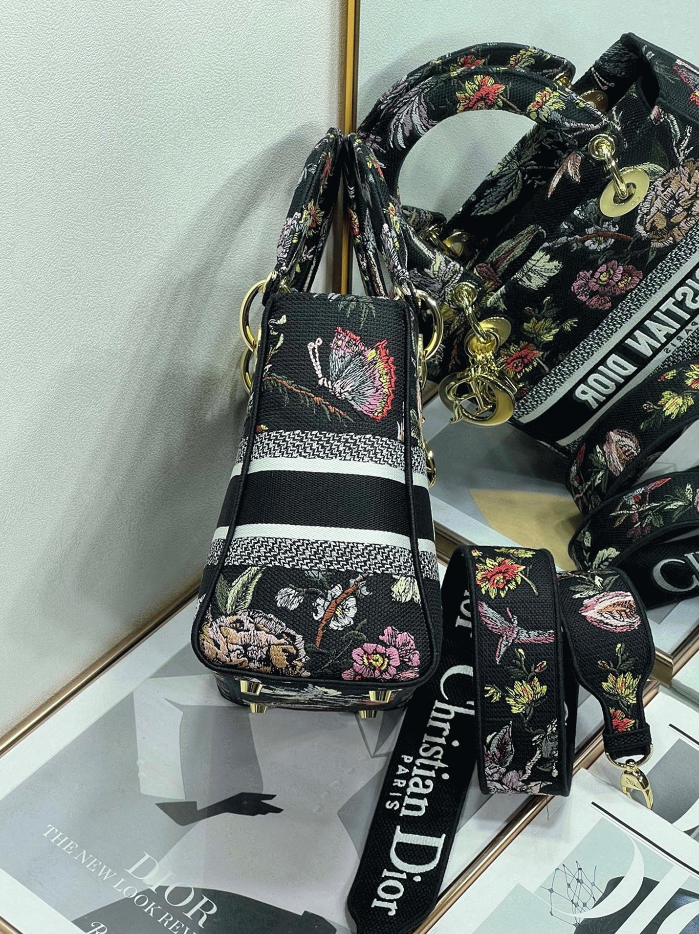 D10r Lady D-Lite Medium Bag Replica in Black Jardin Botanique Embroidery