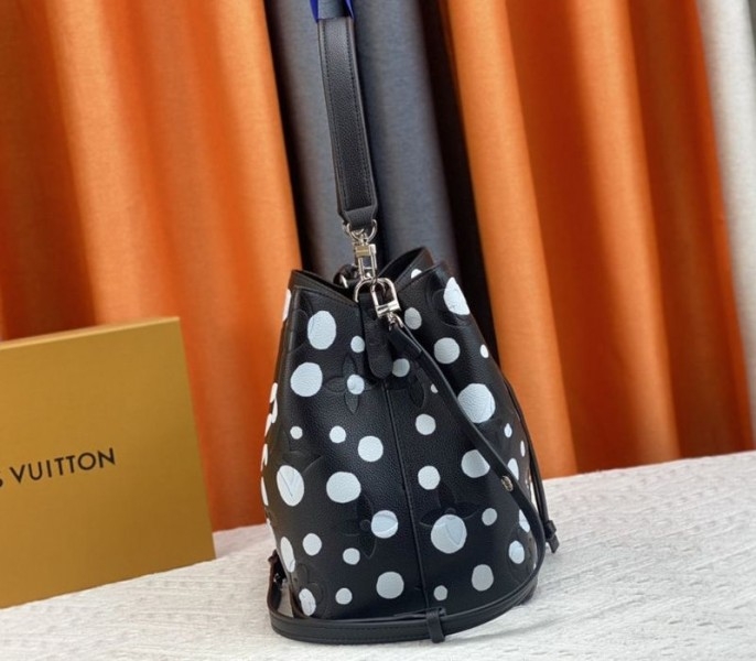 L0vis Vvtt0n X YK NeoNoe MM Black Tote In White Infinity Dots