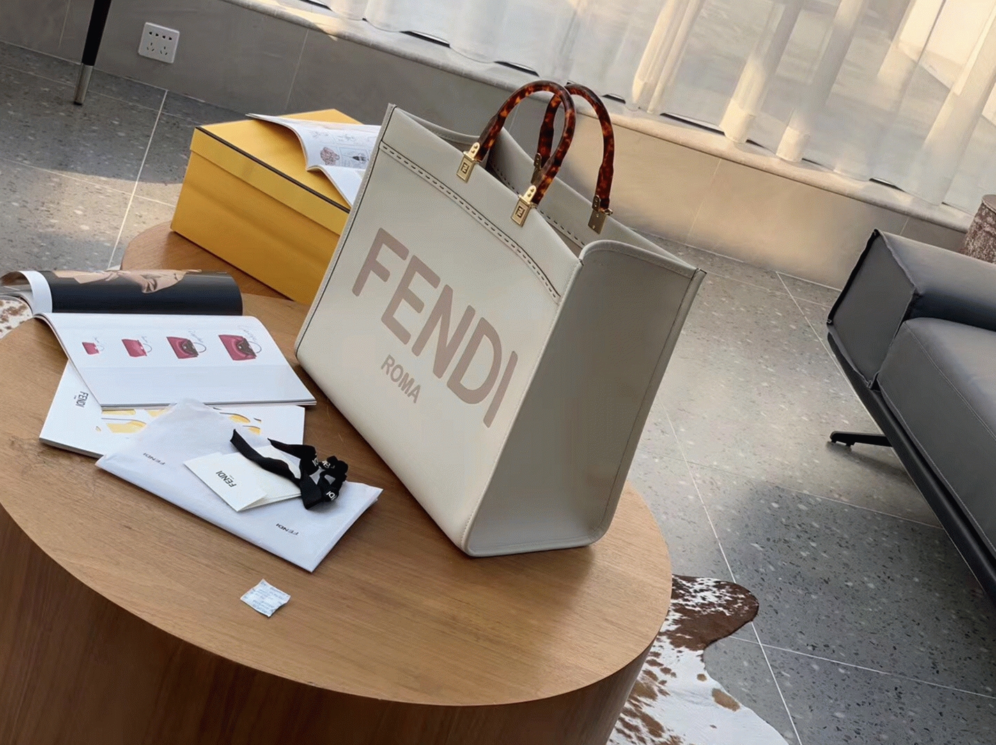 Top Quality Fake F**di Sunshine Large Tote Bag In White Calfskin