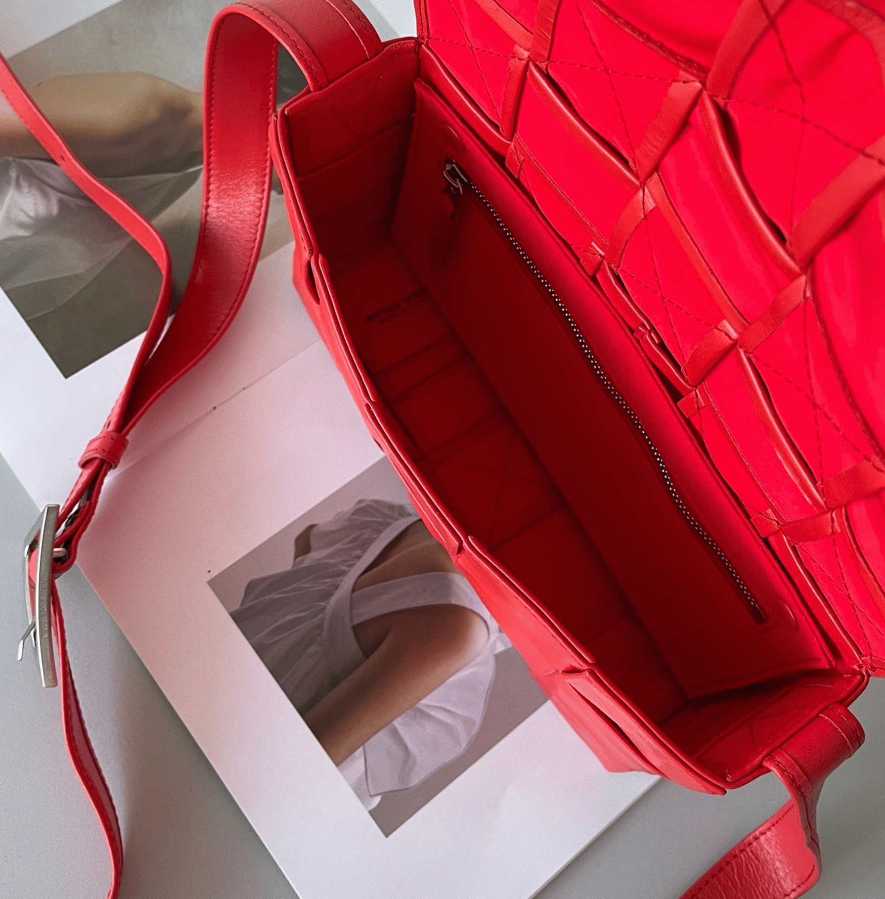Top Quality Knockoff B0tt*ga Ven*ta Cassette Bag In Red