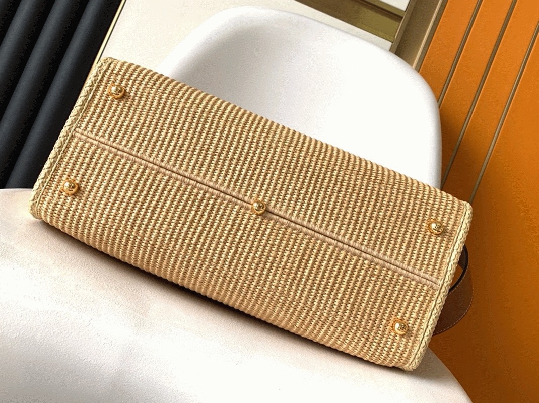 Top Quality Replica F**di Sunshine Medium Tote Bag in Natural Straw