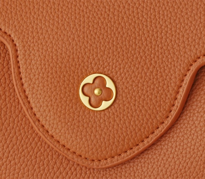 L0vis Vvtt0n Capucines GM Souple Handbag In Cognac Brown