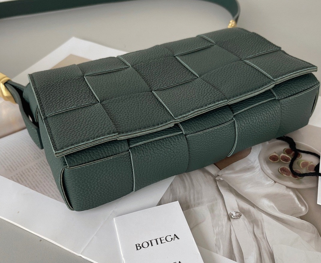 Top Quality Replica B0tt*ga Ven*ta Cassette Bag In Raintree