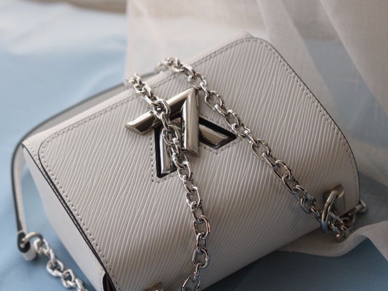 L0vis Vvtt0n Epi Leather Twist Mini Bag In Off-White