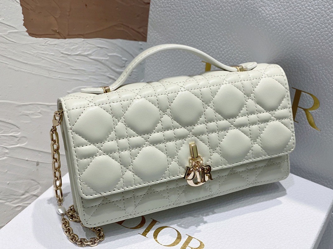 D10r Miss D10r Mini Bag Fake in White Cannage Lambskin