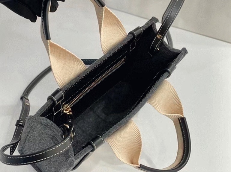 Top Quality Knockoff Previous Previous Chloe Small Woody Tote Bag In Grey Felt