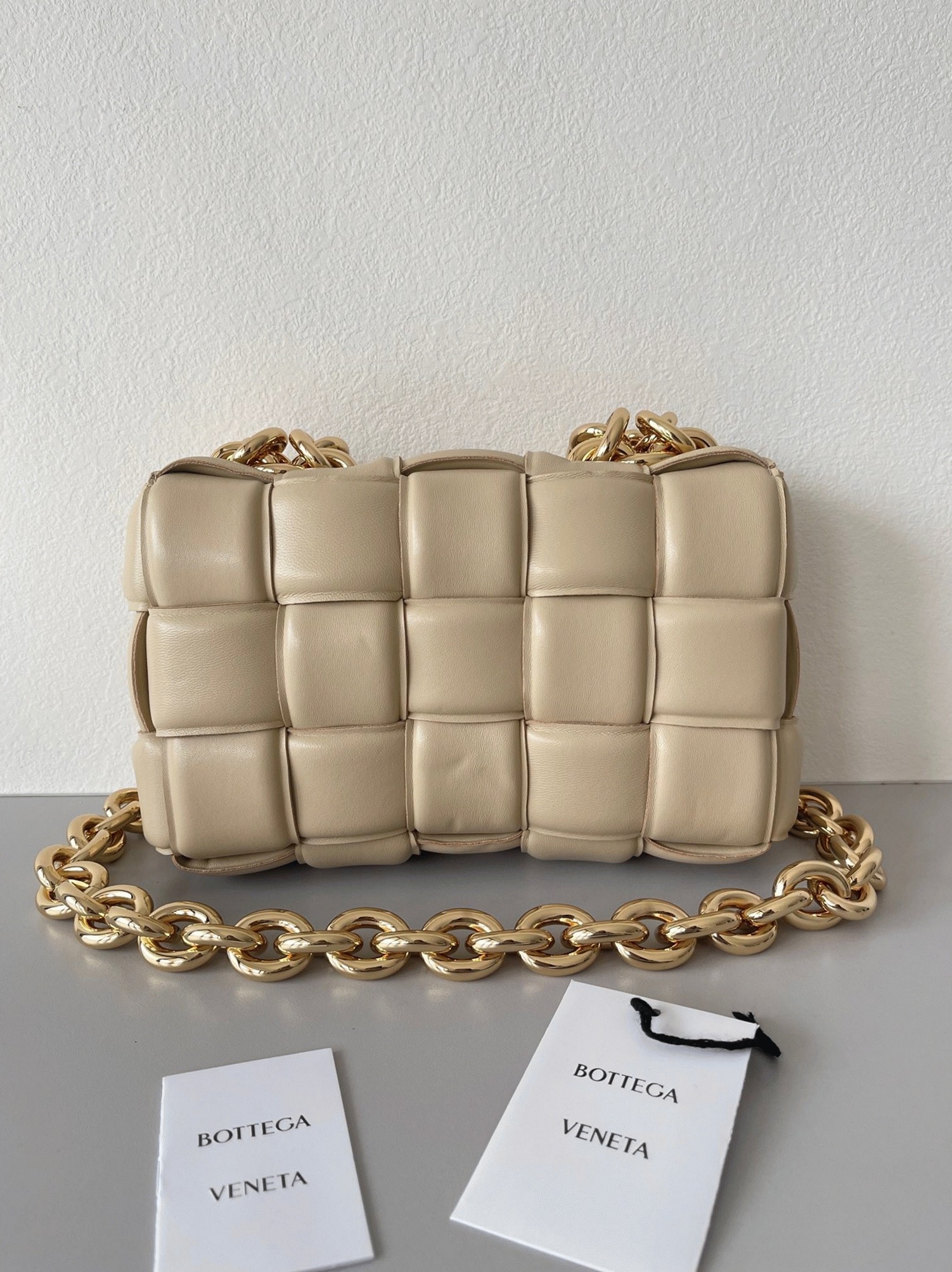 Top Quality Faux B0tt*ga Ven*ta Chain Cassette Bag In Porridge