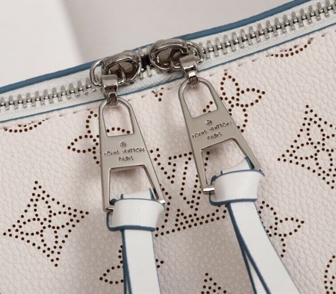 LV Mahina Beaubourg MM Hobo In Off White