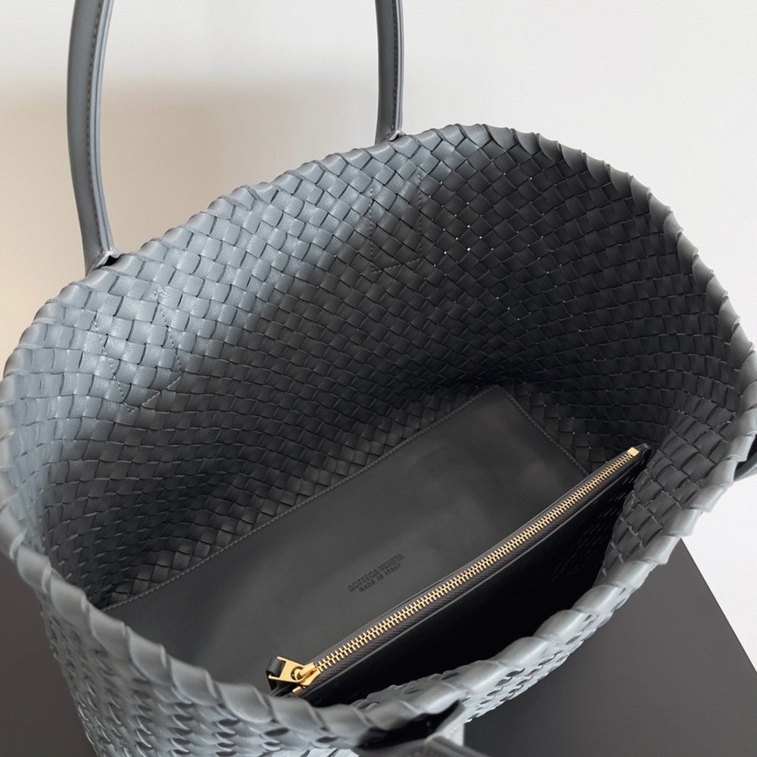 Top Quality Replica B0tt*ga Ven*ta Cabat Medium Bag In Thunder Intrecciato Lambskin