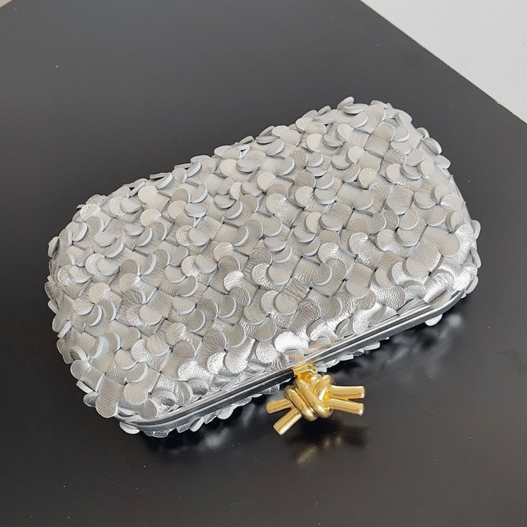 Replica B0tt*ga Ven*ta Knot Minaudiere Clutch Silver Sequins