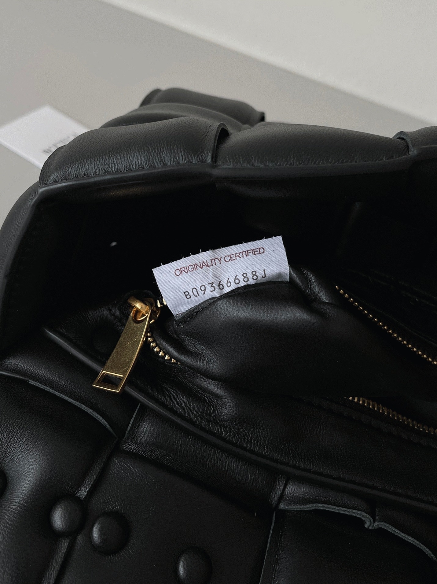 Top Quality Replica B0tt*ga Ven*ta Chain Cassette Bag In Black