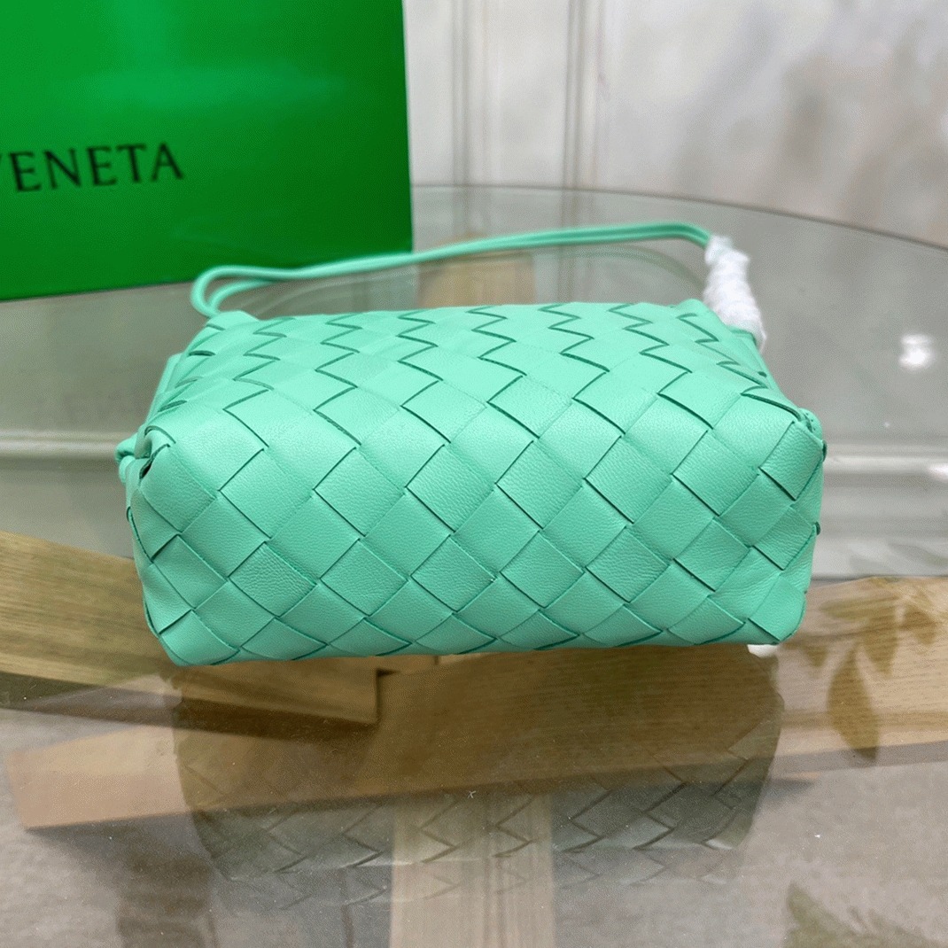 Replica B0tt*ga Ven*ta Loop Mini Bag Fountain