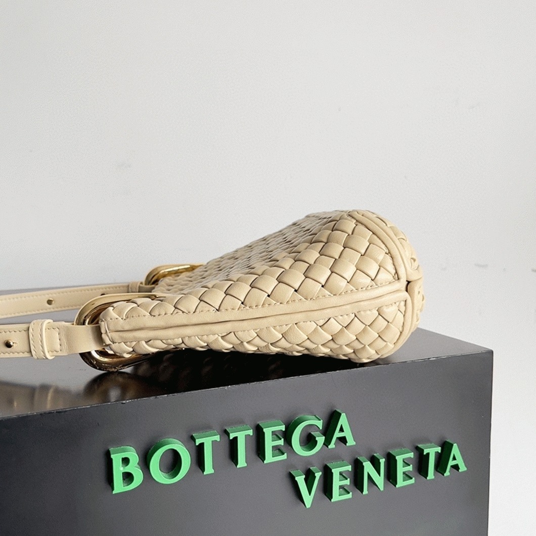 Fake B0tt*ga Ven*ta Clicker Small Bag Porridge