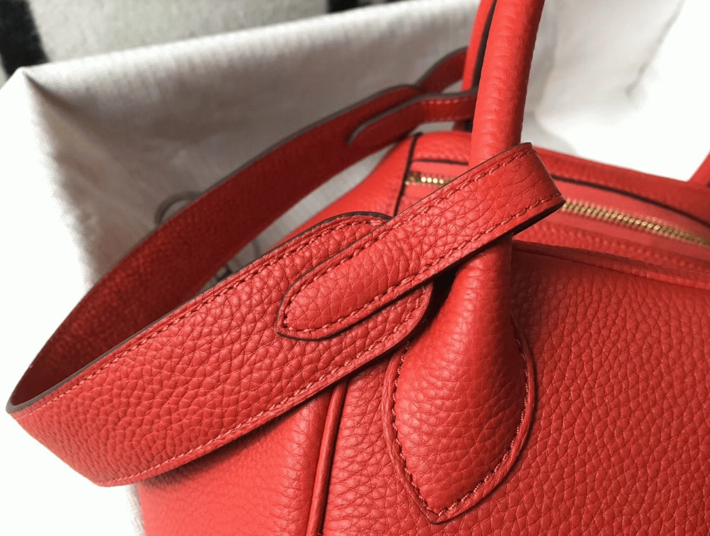 Designer replica H**me5 Lindy 30cm bag in red shade