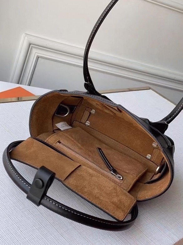 Top Quality Replica B0tt*ga Ven*ta Arco Mini Bag In Black