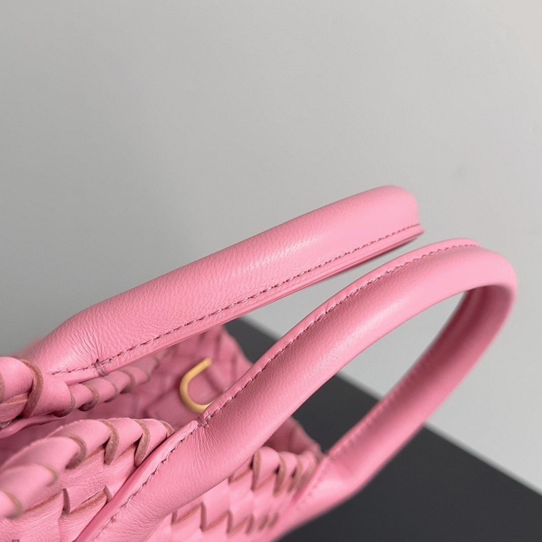 Top Quality Replica B0tt*ga Ven*ta Cabat Mini Bag In Pink Intrecciato Lambskin