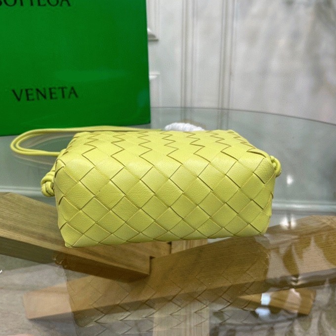 Knockoff B0tt*ga Ven*ta Loop Small Bag Lantern