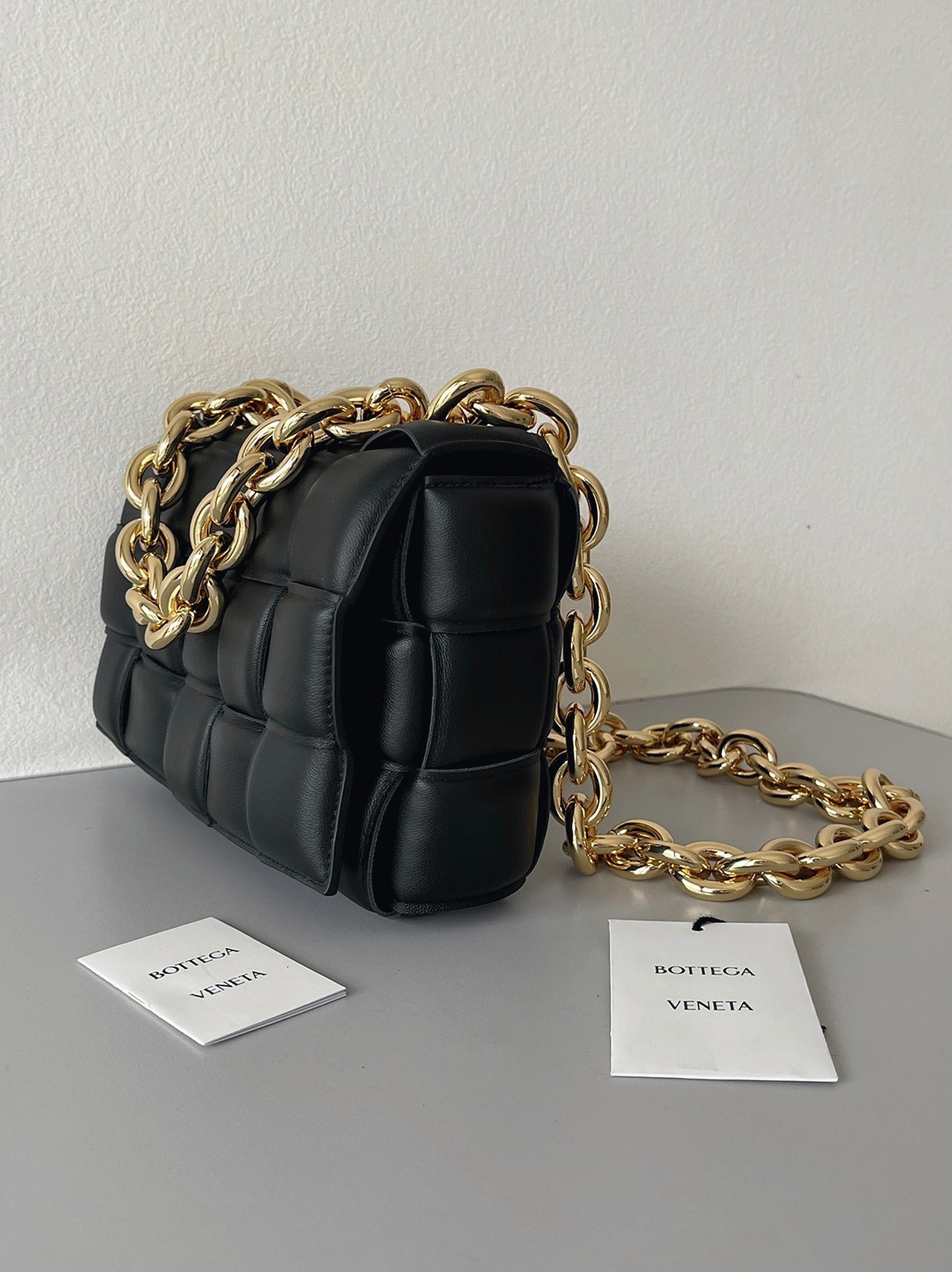 Top Quality Replica B0tt*ga Ven*ta Chain Cassette Bag In Black