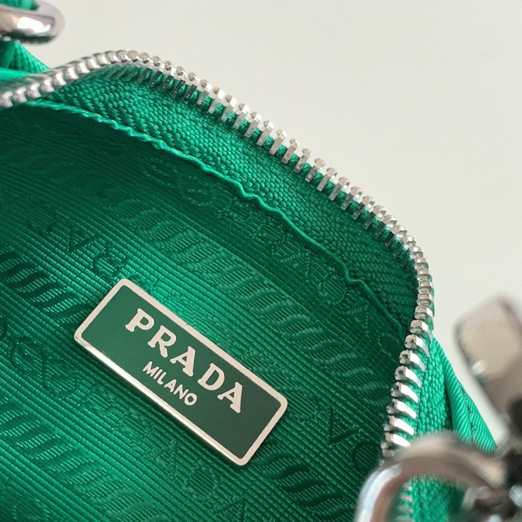 Pra*a Re-Edition Shoulder Bag Replica in Green