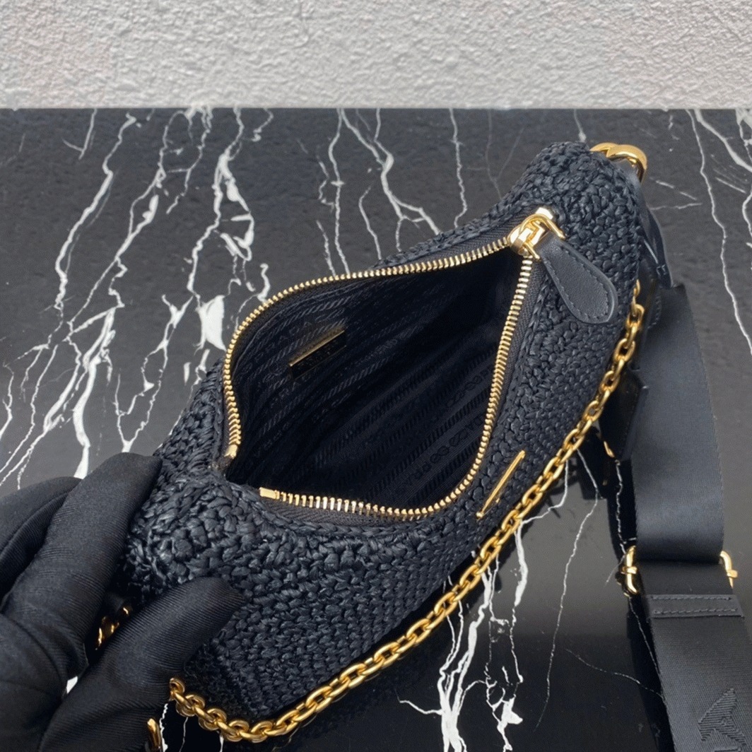 Pra*a Re-Edition Shoulder Bag Replica in Black