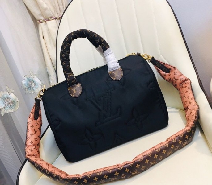 L0vis Vvtt0n Econyl Regenerated Nylon Speedy Bandouliere 30 Handbag In Black