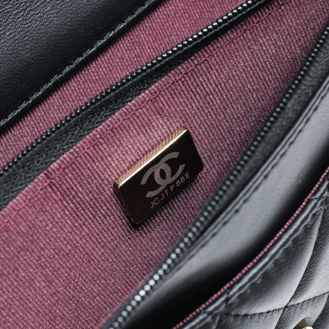 Ch**el classic chain wallet