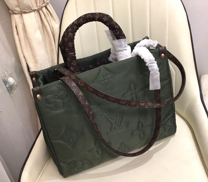 L0vis Vvtt0n Econyl Regenerated Nylon Onthego GM Tote In Khaki Green