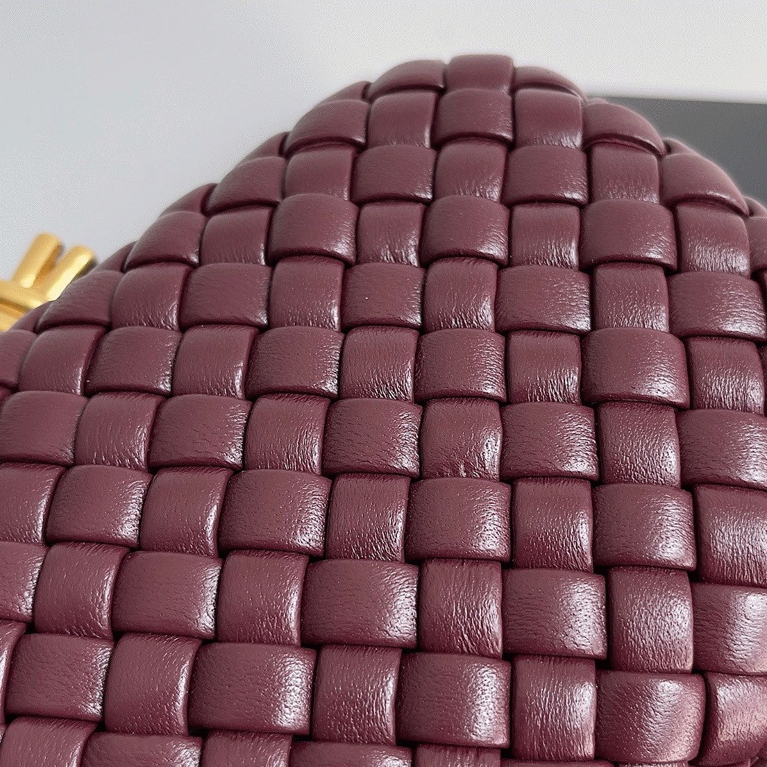 Fake B0tt*ga Ven*ta Knot Minaudiere Clutch Bordeaux