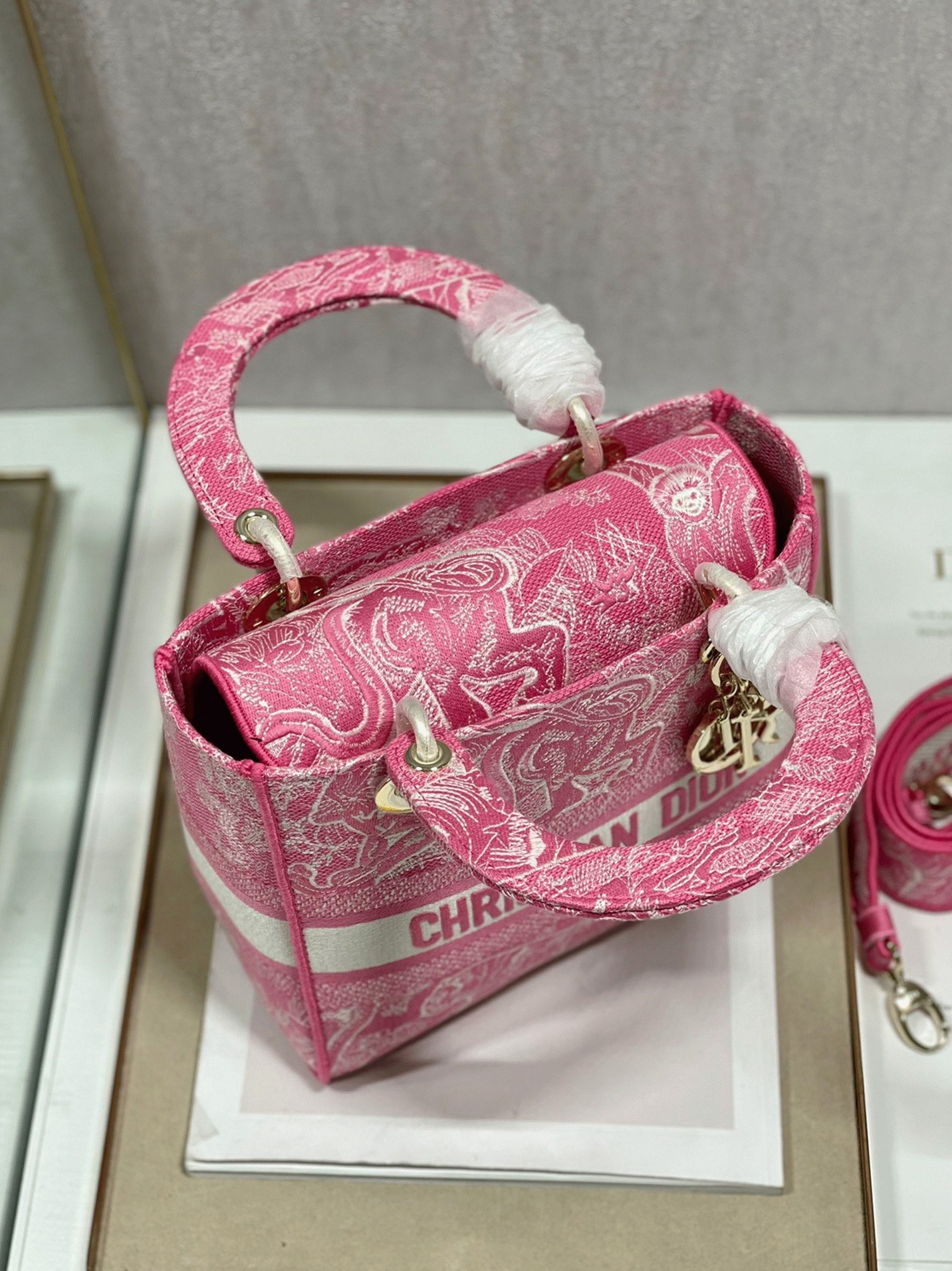 D10r Lady D-Lite Medium Bag Replica in Fluorescent Pink Toile de Jouy Reverse Embroidery