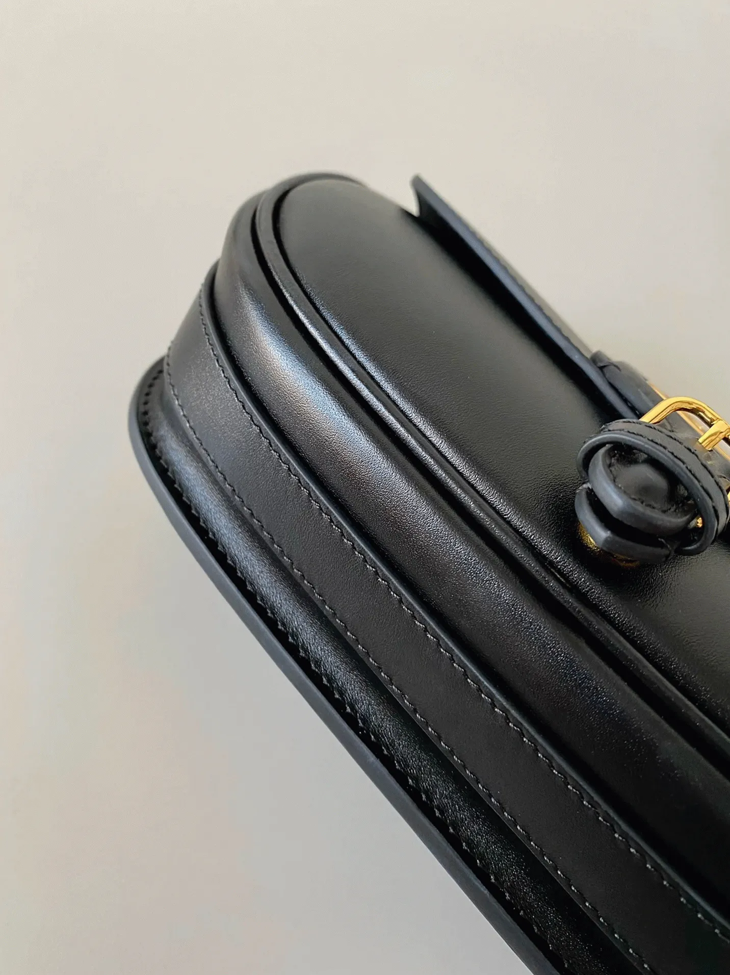 D10r Bobby East-West Bag Imitation in Black