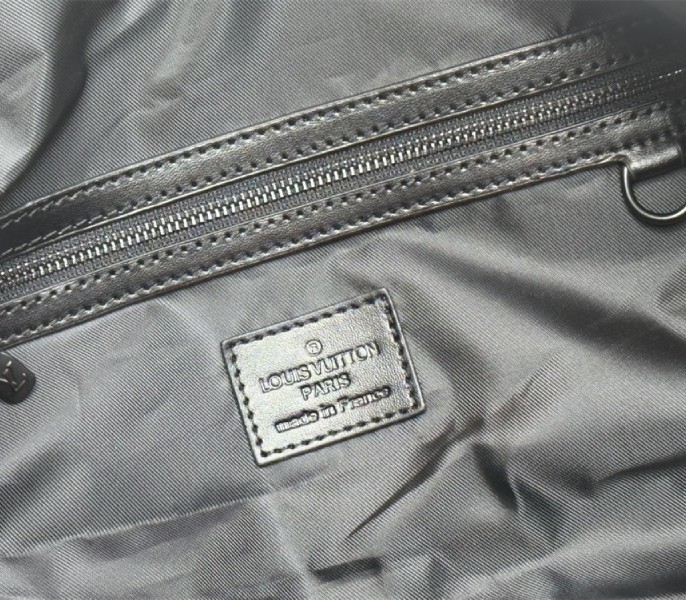 L0vis Vvtt0n Taiga Leather Keepall Bandouliere 45 In Black And Monogram Macassar Canvas