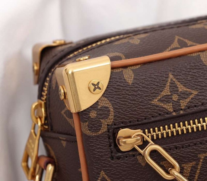 L0vis Vvtt0n Monogram Canvas Mini Soft Trunk Bag